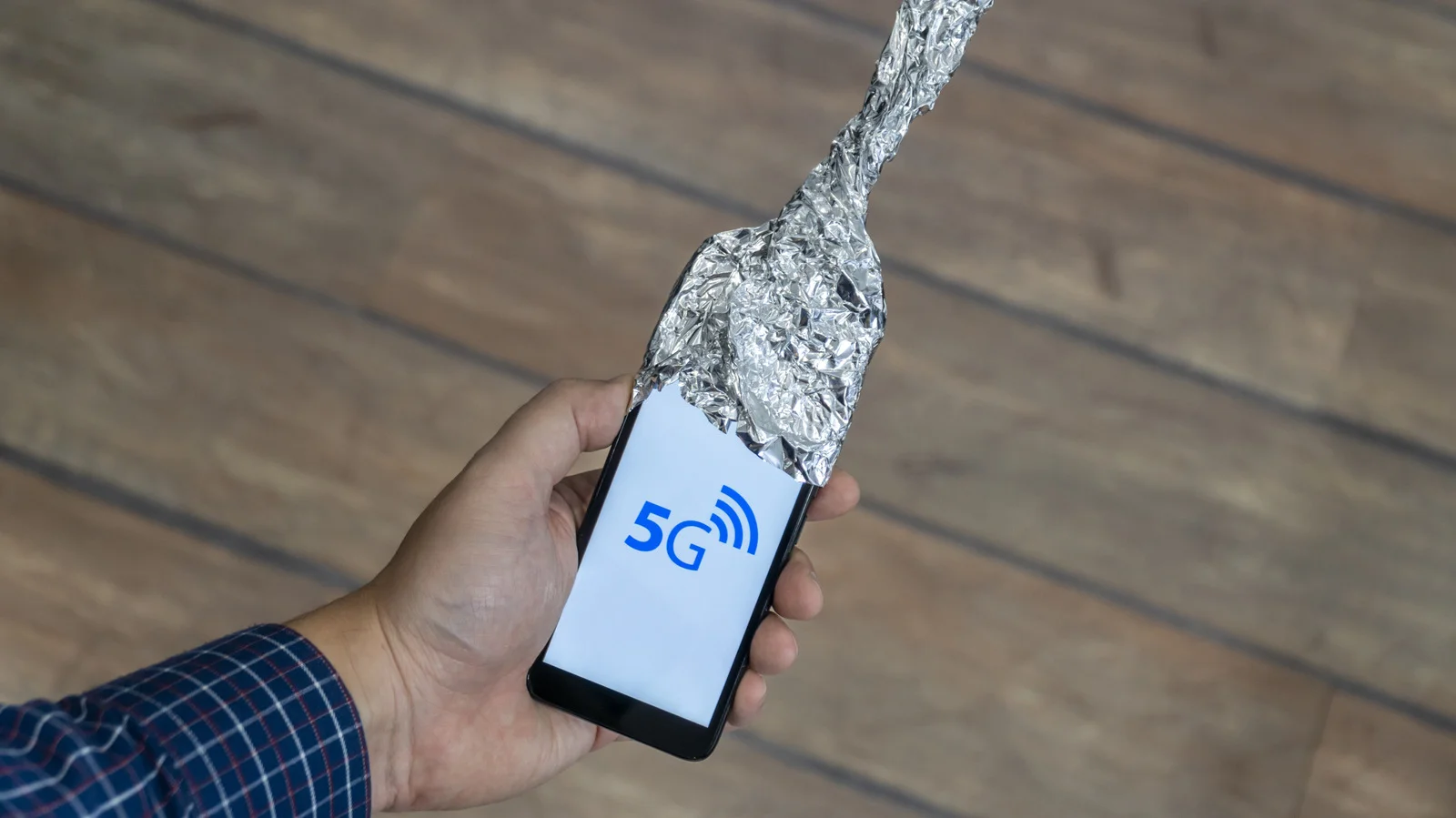 Understanding the Effectiveness of Aluminum Foil for Blocking Mobile Signals